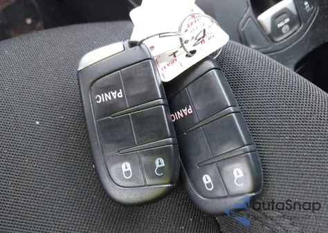 2019 Jeep Renegade Latitude 4X4 из США, поврежденный, VIN ZACNJBBB6KPJ95559